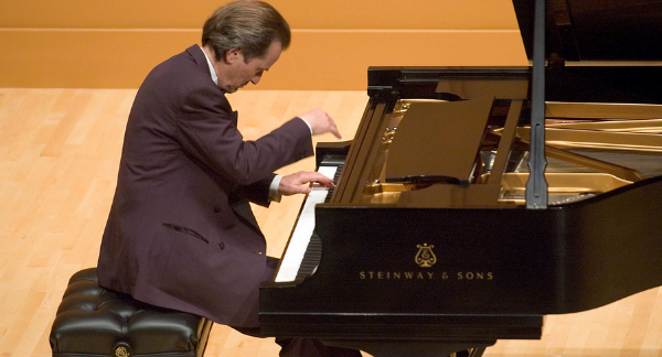Klein_600X324 Image of Pianist Andreas Klein