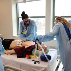 Nursing students treat injuries on technology available.